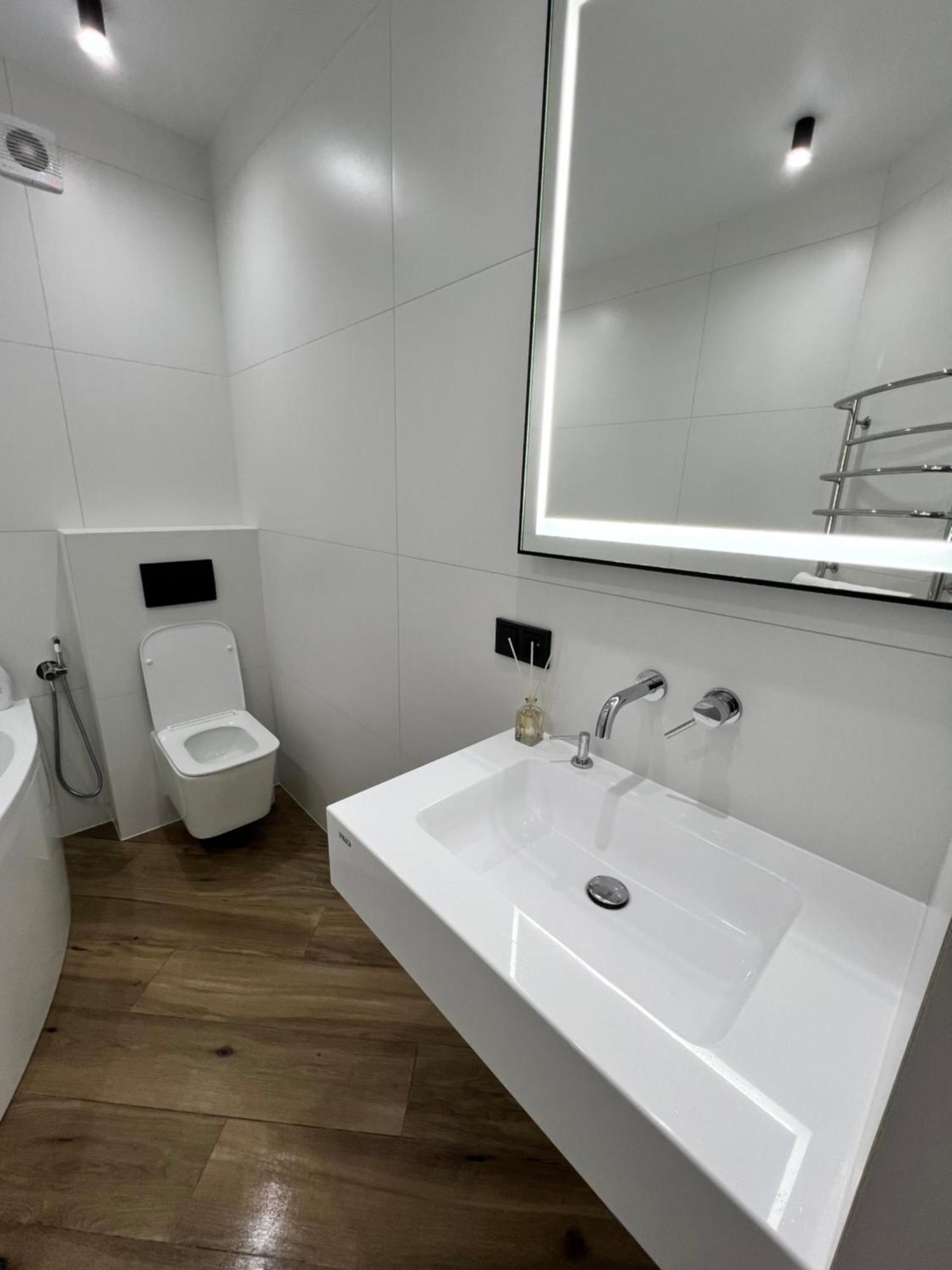 Люкс Апартаменти Район Автовокзалу В Жкарена Та Жк Great House Поблизу Обласноі Лікарні Rivne Luaran gambar